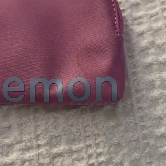 ✌🏼Dahlia Mauve Lululemon Clippable Card Pouch!✌🏼 - Picture 2 of 7